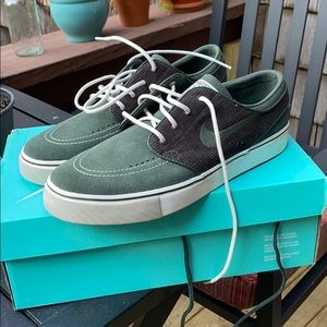 BRAND NEW Nike SB Janoskis sz 9.5